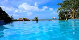 Sea Side Chateau - Belize City - Pool