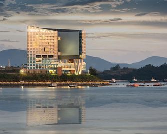 Hidden Bay Hotel - Josu