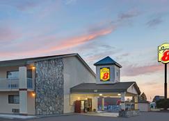 Super 8 by Wyndham Shelby - Shelby - Building