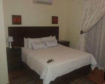 Sharon's bed and breakfast - Pilanesberg - Bedroom