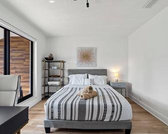 Modern 4Bedroom-2Bath Family POOL House 5 mins Lauderdale-by-the-Sea & Pompano Beaches - Fort Lauderdale - Schlafzimmer