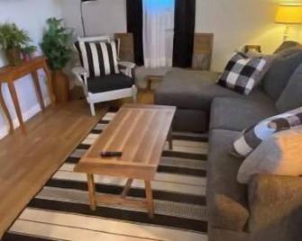 Eighth Street Escape - Bowling Green - Sala de estar