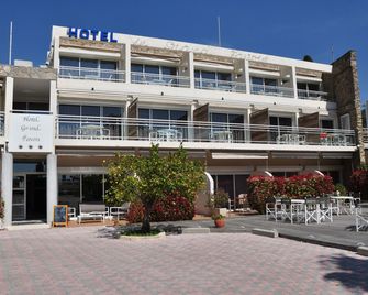 Hotel Le Grand Pavois - Le Lavandou - Edificio