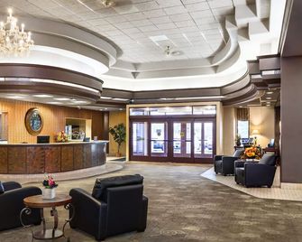 Grand Hotel - Minot - Lobby