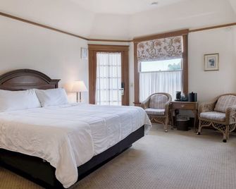 Walk To Ocean From Our Premium King Bed Rooms - Pacific Grove