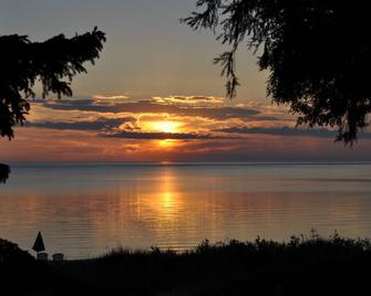 Memories: Classic updated Lake Michigan Knotty Pine Cottage on private beach - Mackinaw City - Outdoor view