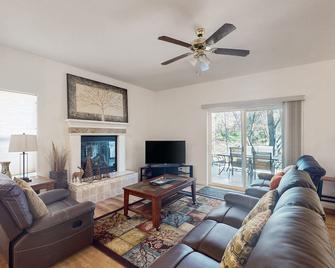 Bass Lake Bliss - Bass Lake - Living room