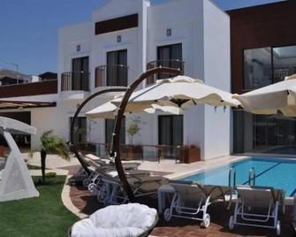 Small Beach Hotel - Turgutreis - Pool
