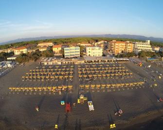 Liberius a soli 100m dal mare - Marina di Castagneto - Edificio