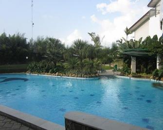 Rukun Resort Sentul - Babakan Madang - Piscina