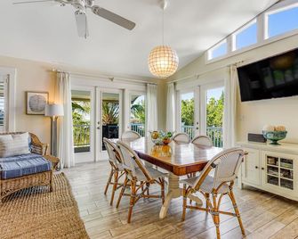 Sundance Cottage - Anna Maria - Dining room