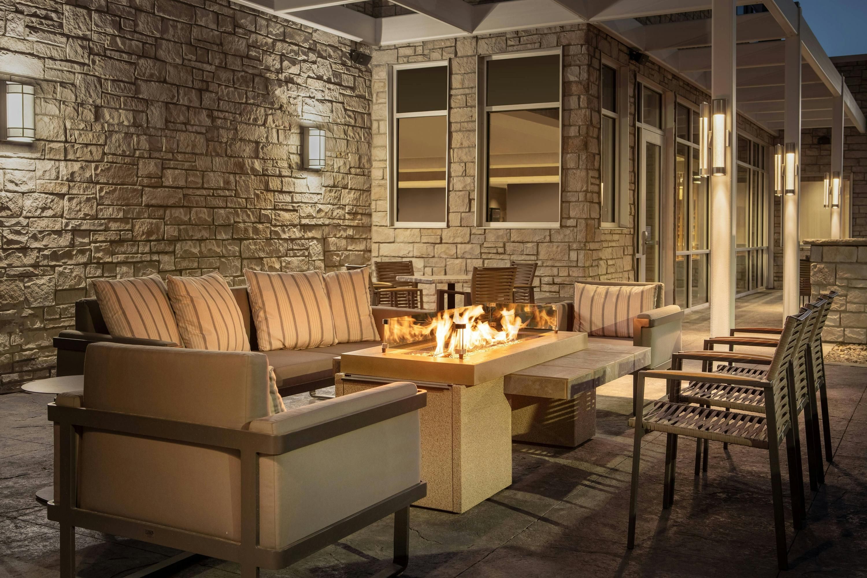 سبرنجهيل سويتس باي ماريوت أميس - أميس - شرفة مرصوفة