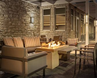 سبرنجهيل سويتس باي ماريوت أميس - أميس - شرفة مرصوفة