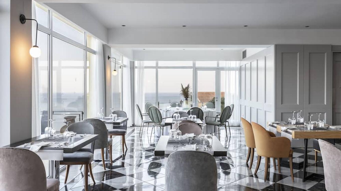 Louis Apostolata Island Resort