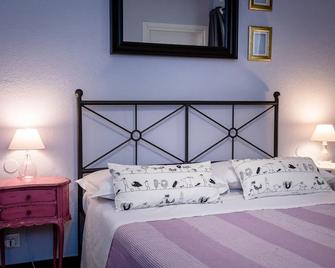 B&B I Portici Di Sottoripa - Genoa - Bedroom