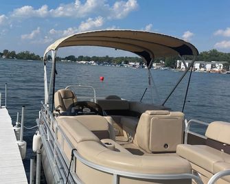 ️Direct lake view with available Tritoon boat rental - Syracuse