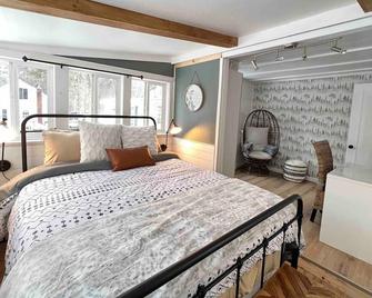 The PondeRosa cottage at Cobbett's pond - Windham - Bedroom