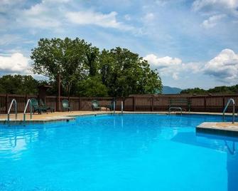 Luray Caverns Motels - Luray - Pool