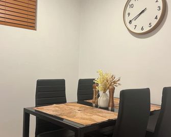 Newly Renovated Split-Level Lower Unit 2-bedroom house in Salt Lake, With WiFi - Salt Lake City - Dining room