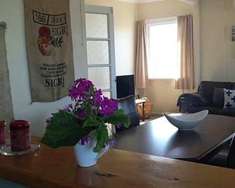 Coastal Accommodation - Oamaru - Comedor