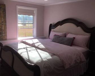 Privacy, Entertainment, Comfort Galore 2 Br Lr 1ba Home Theater, Pool Table - 薩菲爾德，康涅狄格 - 臥室