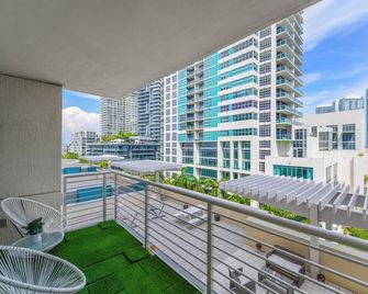 Prime Location: Midtown Miami Finest Condo - Miami - Balcón