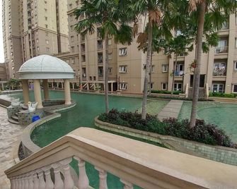 Best of the Best 3BR Apartment Grand Palace/Pallazo Kemayoran - Yakarta - Piscina