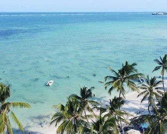 Sai Rock Beach Hotel & Spa - Mombasa - Strand