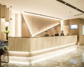 Motel168 Jia Ding Bo Le Inn - Shanghai - Front desk