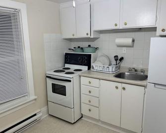 Full 2 Bedroom Cozy Stay Near Niagara Falls - Welland - Kitchen
