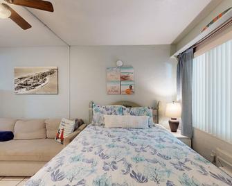 Pass-A-Grille Beach Retreat Unit 8 - St. Pete Beach - Habitación