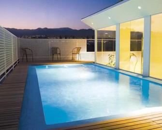 Urbana Class Hotel - เมนโดซา - สระว่ายน้ำ