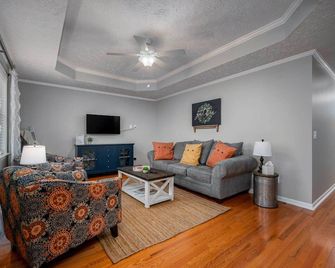 Single-Story Manchester Home Close to Parks! - Manchester - Sala de estar