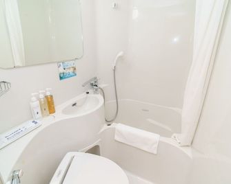 Super Hotel Midosujisen Esaka - Suita - Baño