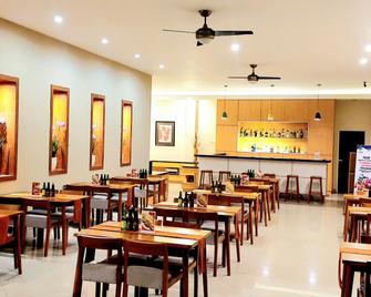 Hotel Transit Pasuruan - Pasuruan - Restaurant