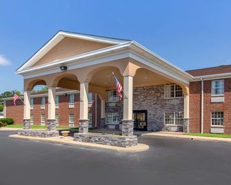 Quality Inn Williamston - Williamston - Building