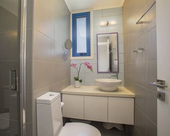 Protaras Aster Seaside Suite - Protaras - Baño