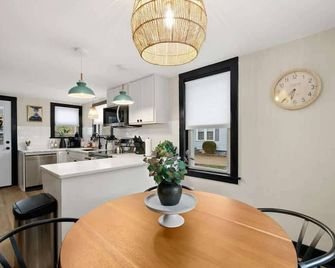 Modernized Historical Home in Downtown Medina with Hot Tub - Medina - Jídelna