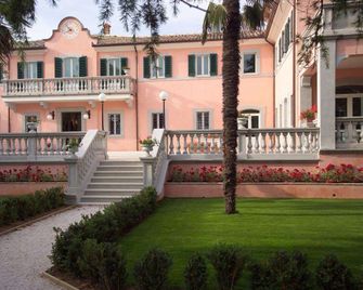 Villa Santa Barbara - Montefalco - Rakennus