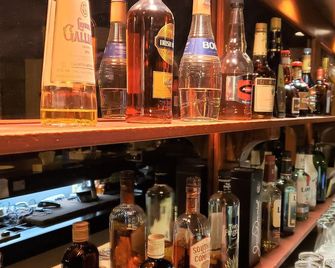 Super 8 by Wyndham Spruce Grove - Spruce Grove - Bar