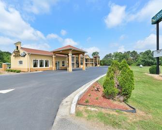 Quality Inn & Suites - Cartersville - Building