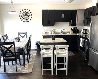 Niagara sleeps 6 Cozy 3bed3bath Near Falls - Thorold - Kitchen