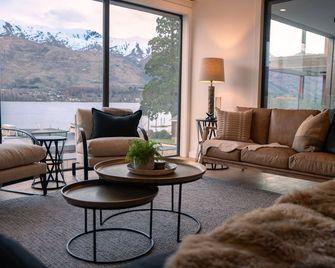 Release Wanaka - Genoa - Wanaka - Salon