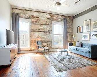 The Broughton, Sonder Apartment by Marriott Bonvoy - Savannah - Pokój dzienny