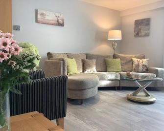 37 Farraline Court, City Centre apartment - Inverness - Living room