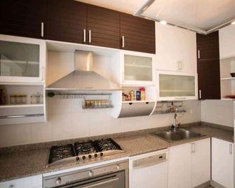 Large Achrafieh Apartment - Beirut - Küche