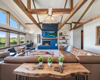 Large Updated Lakefront House on Lake George. Kayaks, games, fire pit, sledding. - West Branch - Living room