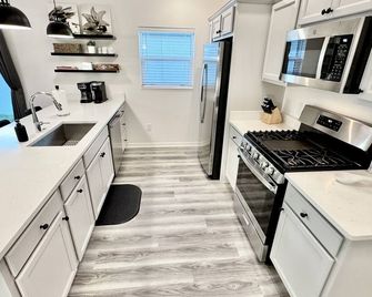 The Villages 2/2 + Office in The Village of Moultrie Creek - Sumterville - Kitchen