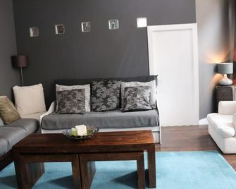 Lushpads - Manchester - Living room