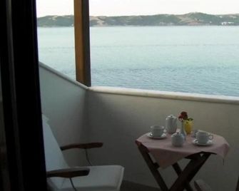 Ammouliani Hotel - Ammouliani - Balkon
